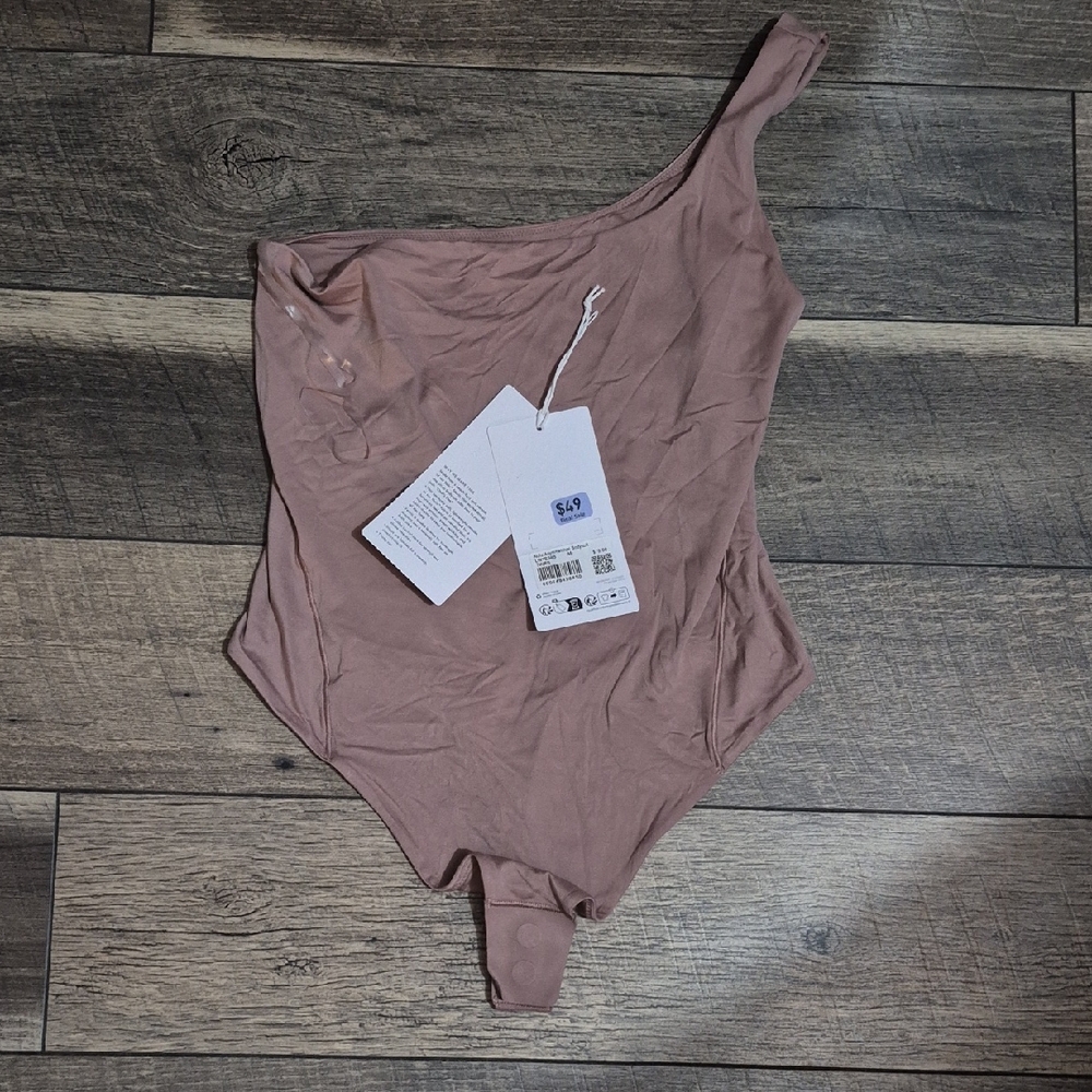 🍋 Lululemon Wundermost Nulu Asymmetrical Bodysuit Twilight Rose Sz M